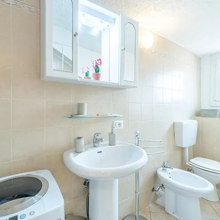 Garibaldi Central Mini Studio *