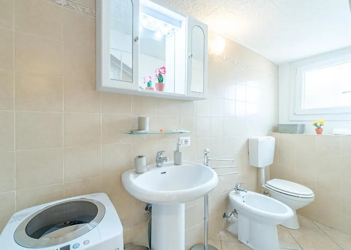 Garibaldi Central Mini Studio *